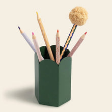 Load image into Gallery viewer, Scallop Edge Pen Pot: Green
