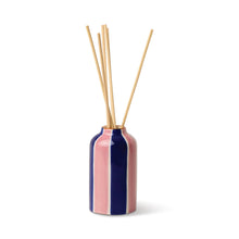 Load image into Gallery viewer, Hearts Ceramic Diffuser - Rosewood Vanilla

