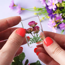 Load image into Gallery viewer, The Flower Market 3 Pink Flowers In Resin Ornament
