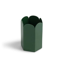 Load image into Gallery viewer, Scallop Edge Pen Pot: Green
